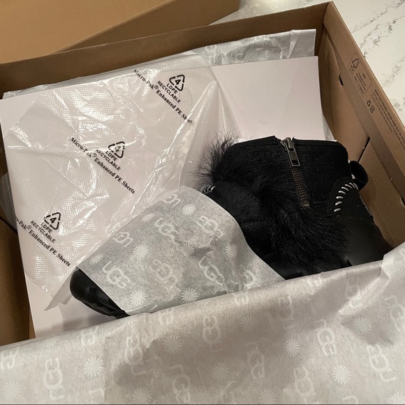 UGG Fluff Punk Black Ankle Boot Brand New in Box - Picture 13 of 16